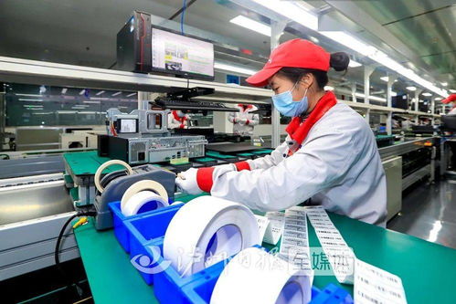 滿屏科技感丨一小時(shí)造出120臺電腦，揭秘“瀘州造”計(jì)算機(jī)的技術(shù)開發(fā)之路